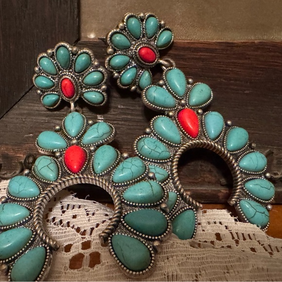 Western Silver Tone Turquoise Earrings - Picture 2 of 4